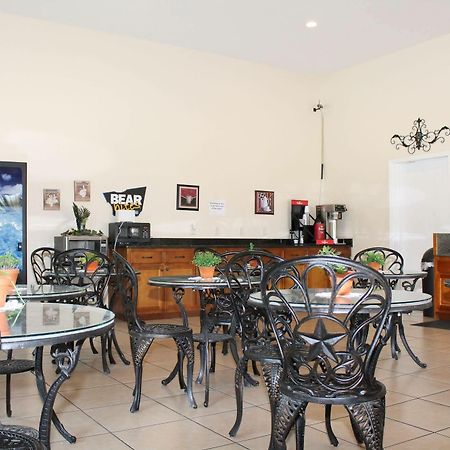 Travelers Inn Кингсленд Экстерьер фото