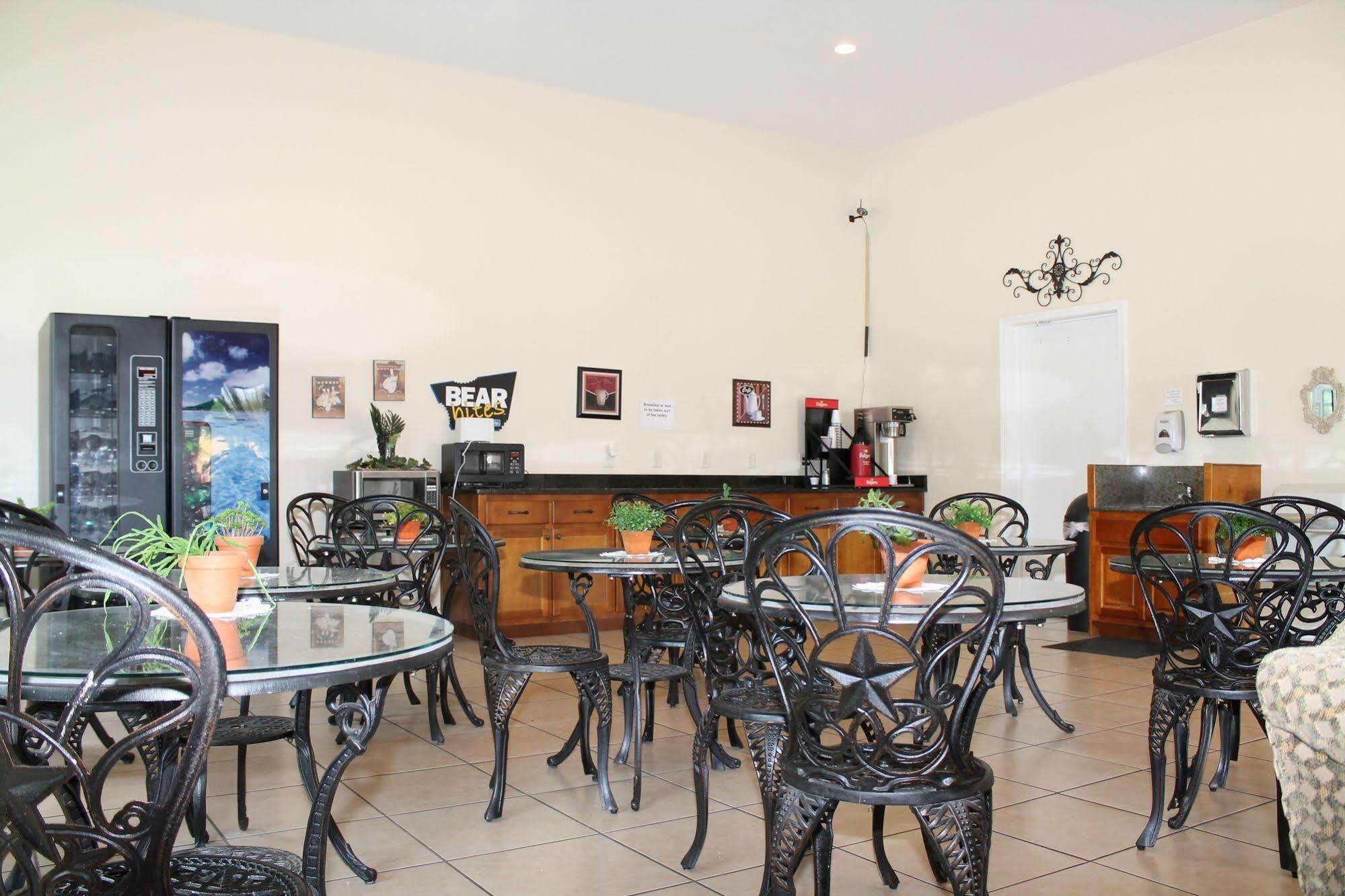Travelers Inn Кингсленд Экстерьер фото